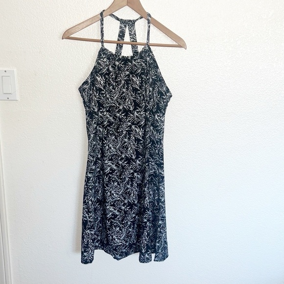 Peace & Pearls Black And White Leaves Floral Summer Dress - Picture 1 of 10